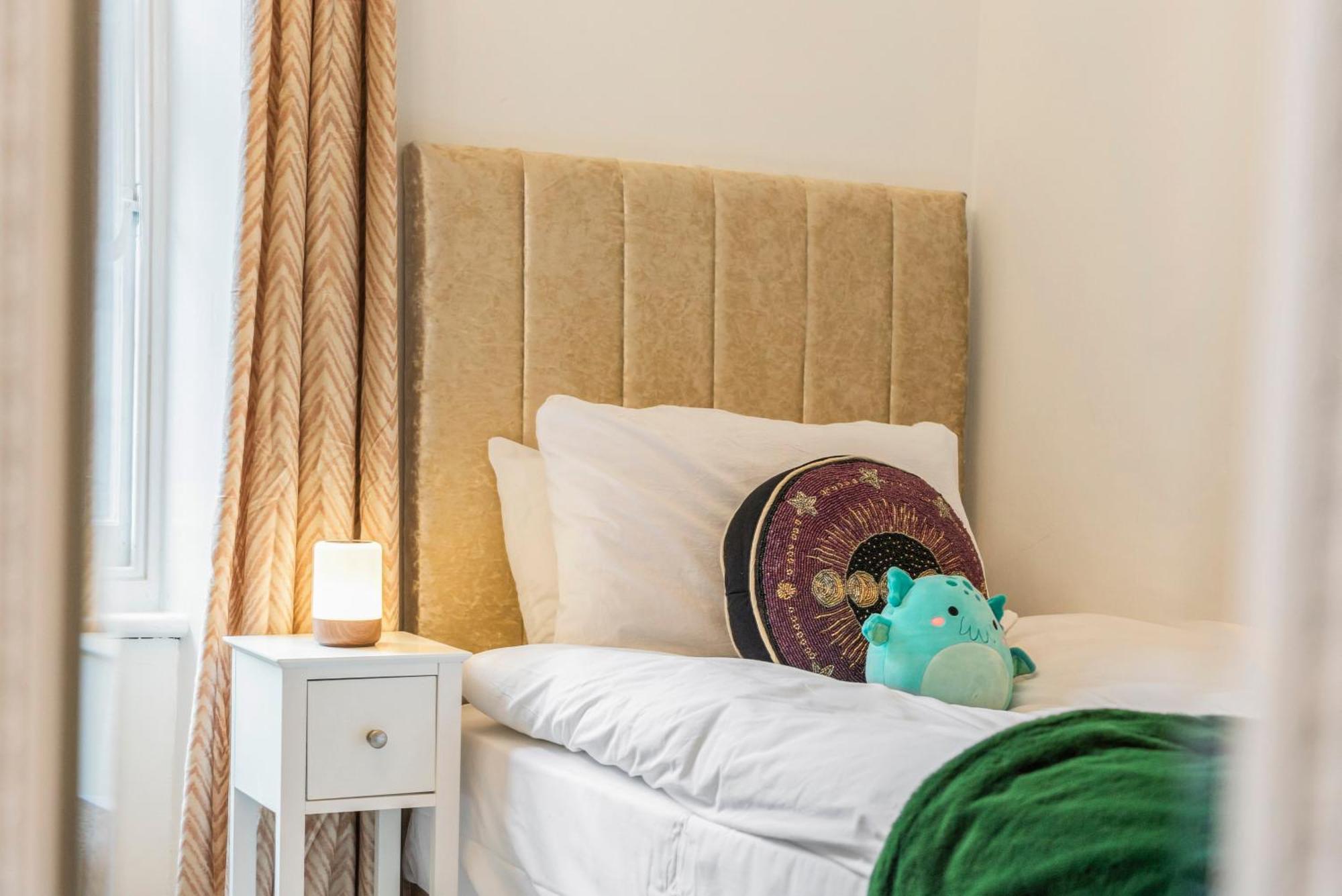 Mayfair Maisonette Chic Spacious 2-Bed - 33A London Bagian luar foto