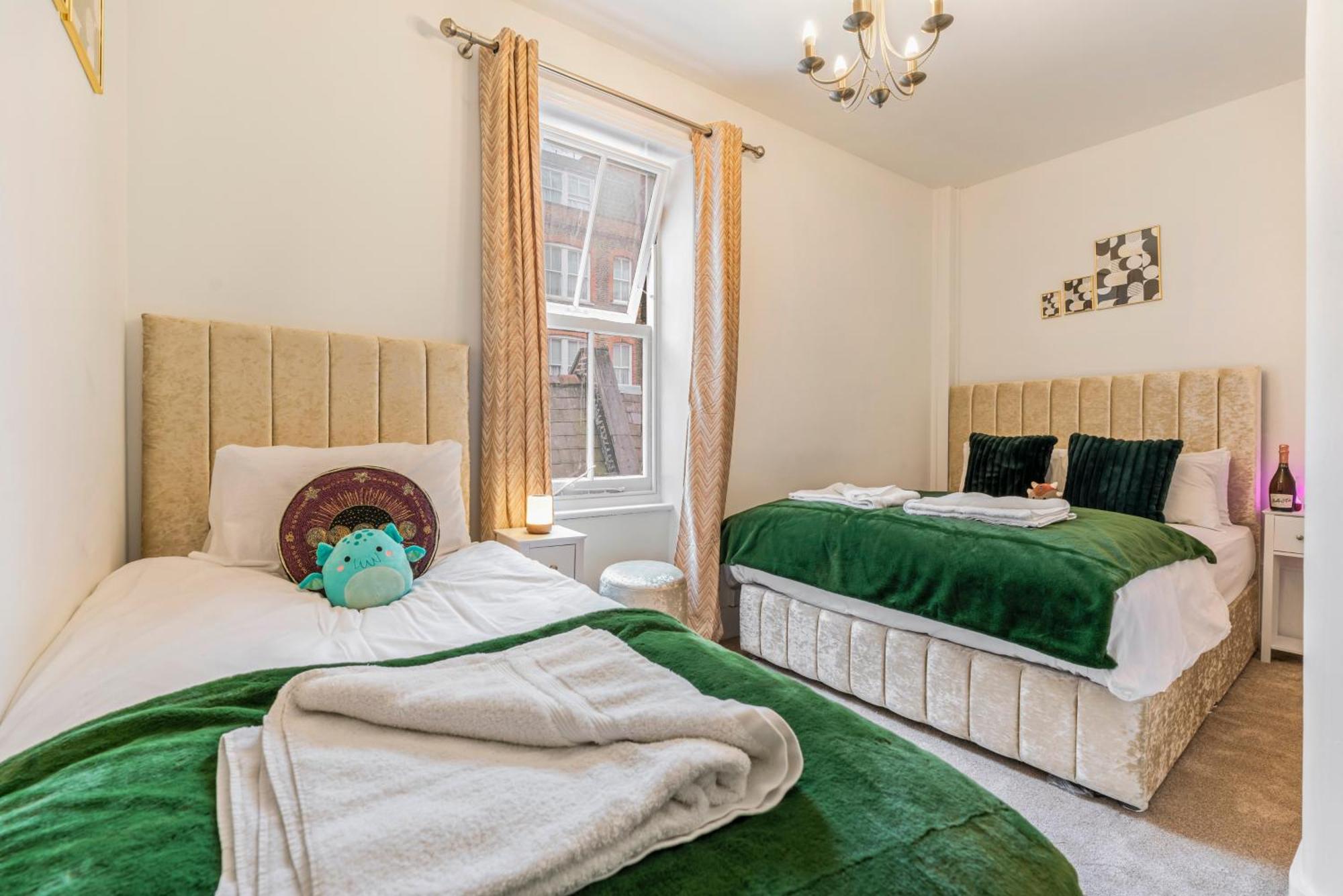 Mayfair Maisonette Chic Spacious 2-Bed - 33A London Bagian luar foto