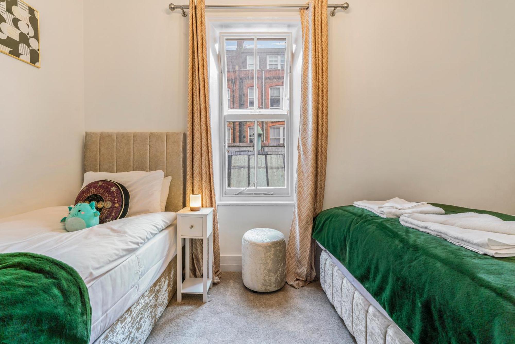 Mayfair Maisonette Chic Spacious 2-Bed - 33A London Bagian luar foto